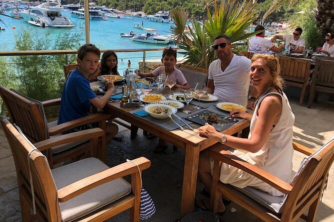 Hvar and Red Rocks - Private boat tour from Split or Trogir - The Sum Up