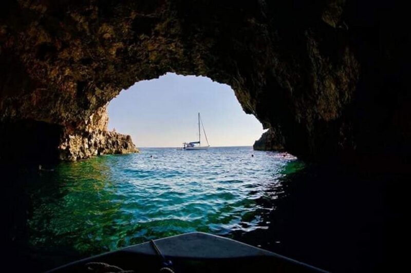 Hvar:Blue & Grenn Cave and Vis Island Private Speedboat Tour - FAQ