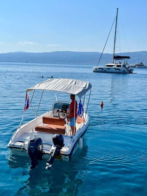 Hydra: No-License Boat Rental - Key Points