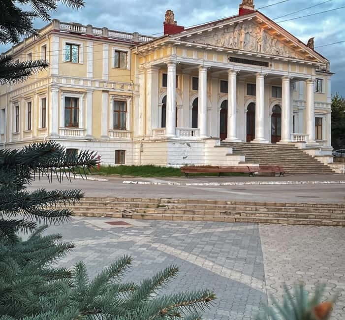Iasi: Walking Tour with a local guide - A Deep Dive into the Iasi Walking Tour