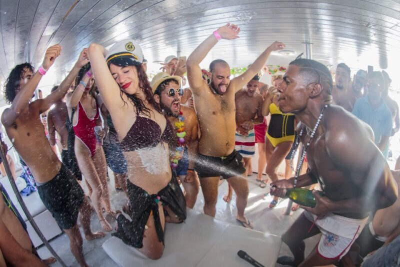 Ibiza floating club - Best Dj sesión at sea - Key Points