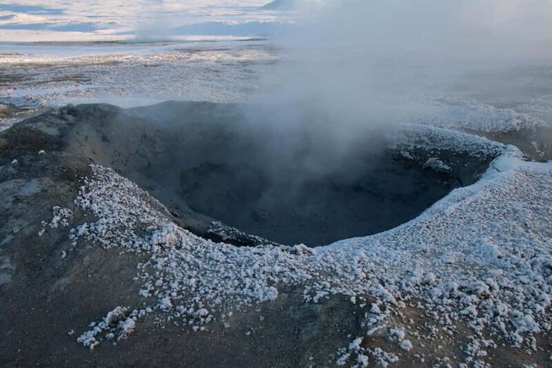 Iceland: 10-Day Winter Tour with Accommodation & Meals - The Guided Tours and Group Size