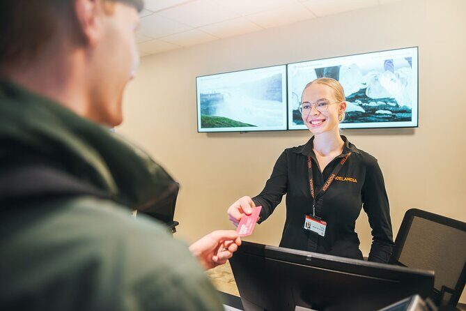 Iceland Airport Transfer from Reykjavík Hotels to KEF Airport - The Sum Up