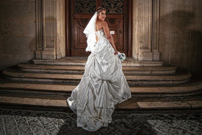 Iconic Portraits in an Exclusive Photoshoot at the Eiffel Tower - Who Should Consider This Tour?