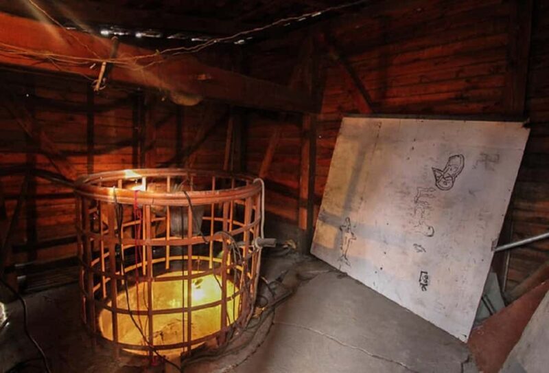 illegal Underground Printing-House with A Local - Key Points