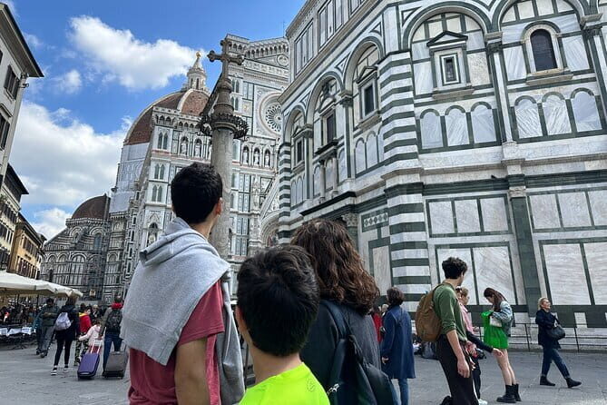 Illuminated Florence Tour for Kids and Families with Gelato and Pizza - A Closer Look at the Experience