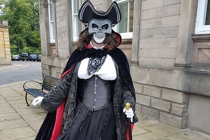 In and Out the Dusty Closes - An In-Depth Look at the Tour Experience