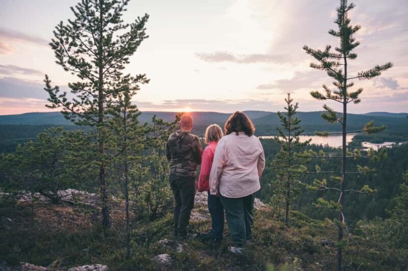 Inari: Midnight Sun Guided Hike with sparkling drinks - Discovering the Magic of the Midnight Sun in Inari
