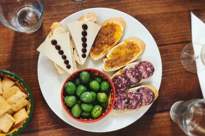 Indulge in Cordoba: Local Wines & Tapas Tasting - A Close Look at the Experience