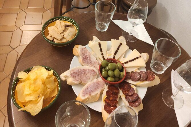Indulge in Cordoba: Local Wines & Tapas Tasting - Who Should Consider This Tour?