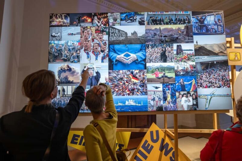 Interactive family tour of the Nachrichten - News exhibition - What is the Nachrichten Exhibition Tour?