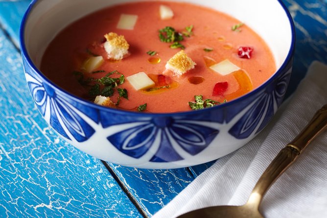 Interactive Paella & Market: Bottomless Wine & Rambla Views - Views From La Rambla: How the Setting Changes the Mood