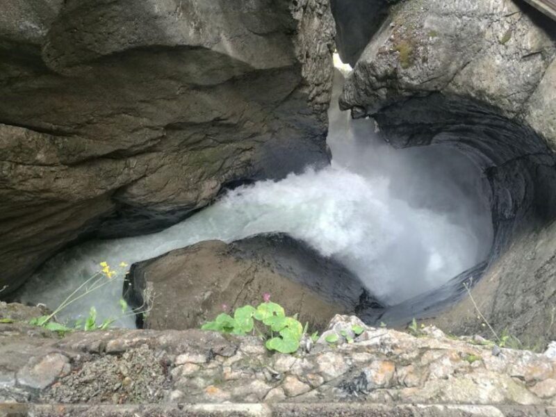 Interlaken: 72 Waterfalls Valley & Lauterbrunnen E-Bike Tour - The Experience in Detail