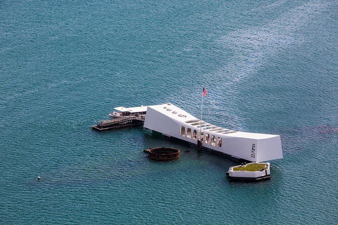 Intimate WWII: Honor our Heroes and Historic Honolulu Tour With Lunch - A Closer Look at the Experience