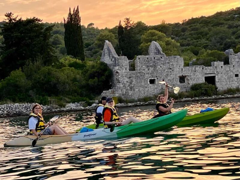iovo Island: Sunset Kayak Tour with Wine - The Experience in Detail