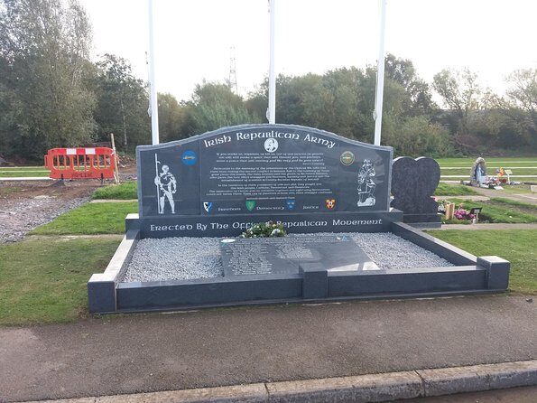 IRA Troubles Conflict Private Tour Museum Graves Murals and Political Analysis - What to Expect from the Belfast Troubles Private Tour