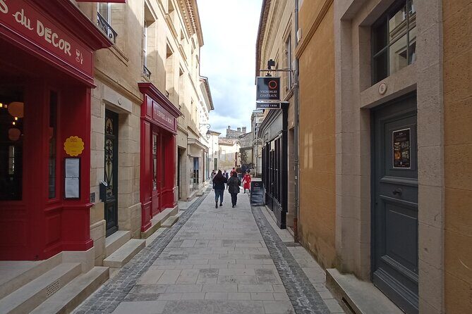 Isaac Newtons Trail: Puzzle Quest in Saint-Émilion - The Price and Its Value