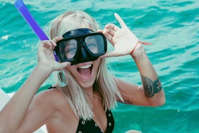 Isla Mujeres Catamaran Snorkeling, Beach Club Lunch and Open bar - Enjoying the Cruise: Drinks, Atmosphere, and Group Size