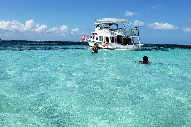 Isla Mujeres Full Day Tour on Yacht with Snorkel and Buffet - Snorkeling in the Reefs: The Highlights & Challenges