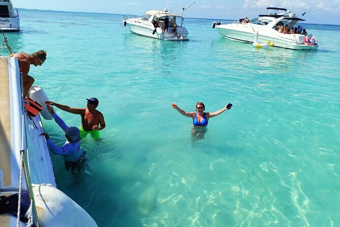 Isla Mujeres Premium Tour in Private Catamaran with Lunch - FAQ