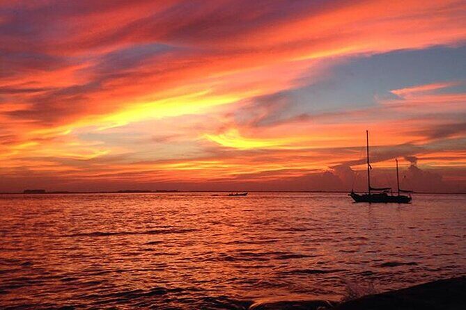 Isla Mujeres Sunset Cruise and Tour from Cancun - Key Points