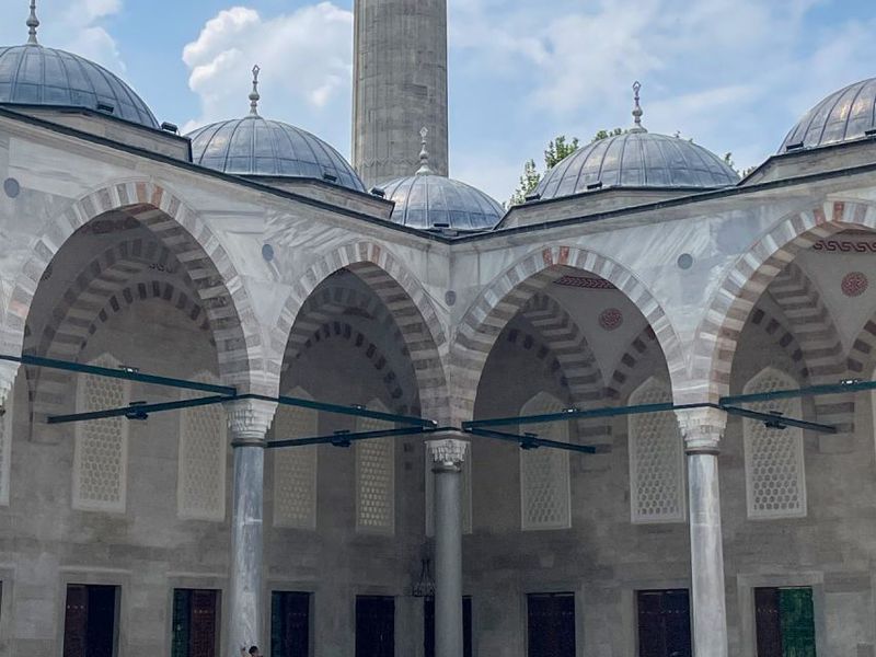 Istanbul: Blue Mosque Guided Tour - Religion explained in a respectful, grounded way