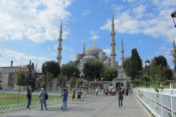 Istanbul: Blue Mosque & Hagia Sophia Small-Group Tour with ticket - Stop 1: Sultanahmet Square Is Your Jumping-Off Point