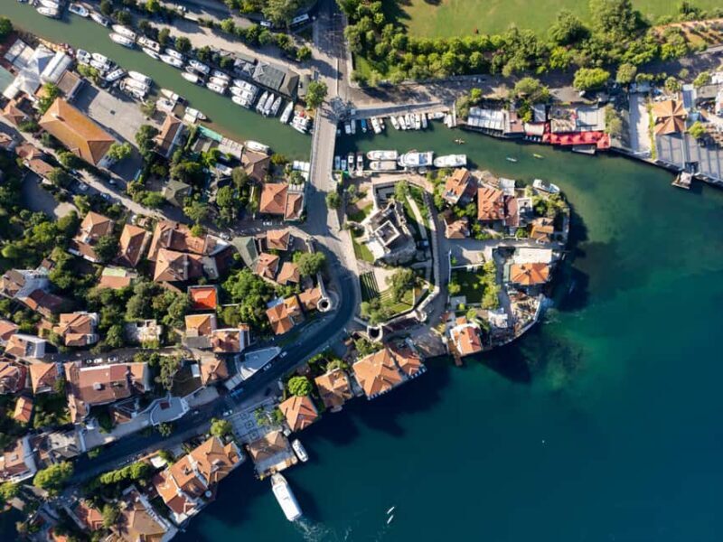 Istanbul: Boat Cruise w/ Snacks & Anatolian Fortress Visit - Food and Beverage Experience