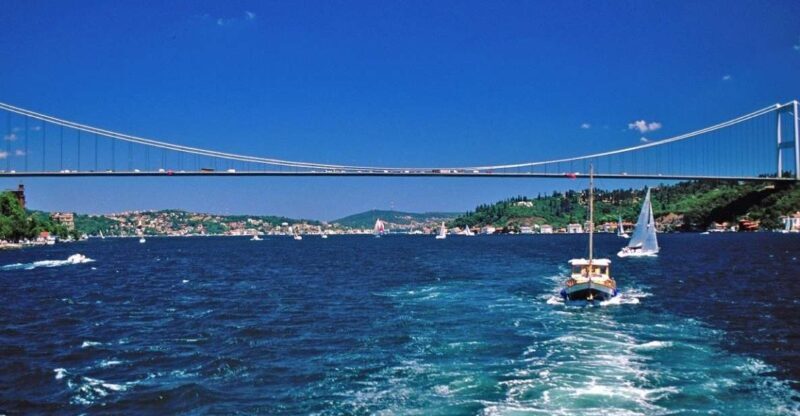 Istanbul: Bosphorus and Golden Horn Sightseeing Boat Tour - The Sum Up
