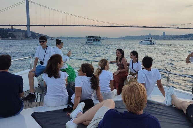 Istanbul Bosphorus Boat Cruise Tour ( MORNNG or SUNSET ) - FAQ