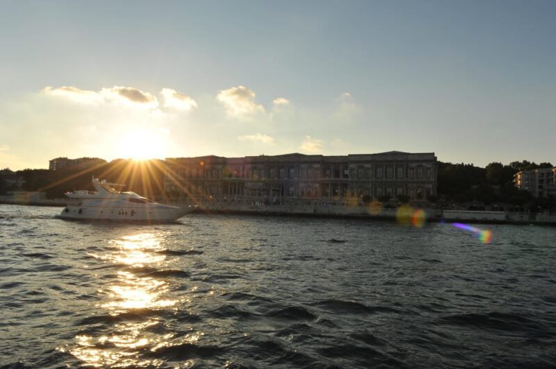 Istanbul: Bosphorus Cruise by Luxury Yacht - Audience and Suitability