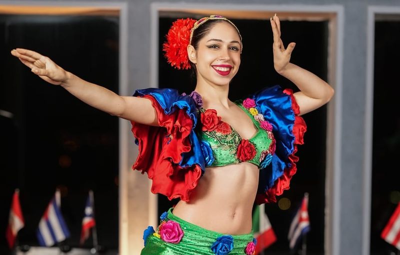 Istanbul: Bosphorus Cruise with Dinner Show - After Dinner: Live DJ Set Turns the Cruise into a Night Out