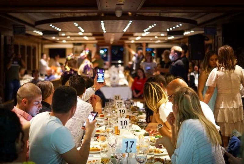 Istanbul: Bosphorus Dinner Cruise & Turkish Night Show - The onboard hosts and service: names you might hear