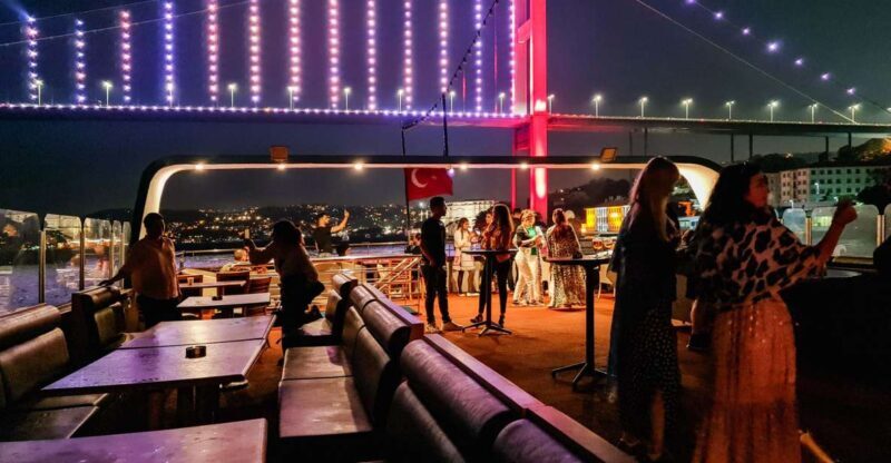 Istanbul: Bosphorus Dinner Cruise w/ Drinks & Entertainment - Key Points