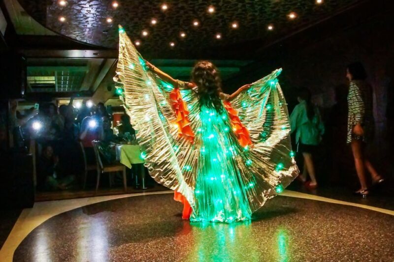 Istanbul: Bosphorus Dinner Cruise w/ Drinks & Entertainment - The Food and Drinks