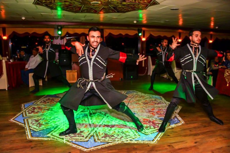 Istanbul: Bosphorus Dinner Cruise w/ Drinks & Entertainment - Staff, Guides, and the Multilingual Comfort Factor
