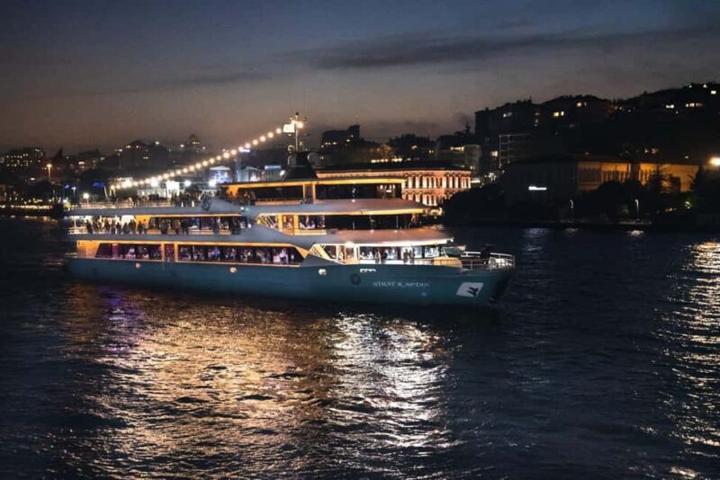 Istanbul: Bosphorus Dinner Cruise with Turkish Show - Key Points