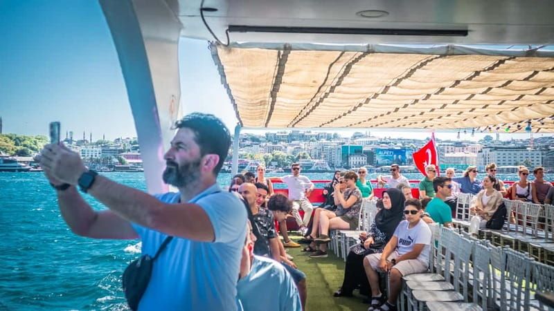 Istanbul: Bosphorus Sightseeing Cruise Tour with Audio Guide - The route: what you’ll see from the water, stop by stop