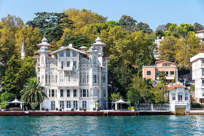 Istanbul Bosphorus Sightseeing Cruise with Audio Guide - Key Points