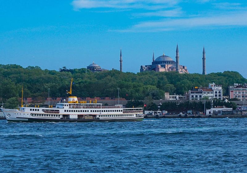 Istanbul: Bosphorus Sightseeing Cruise with Sunset Option - Comfort and practical onboard details (seating, snacks, and small surprises)