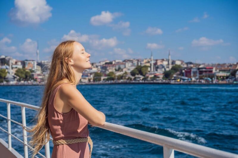 Istanbul: Bosphorus Strait Sightseeing Cruise & Audio Guide - Key Points