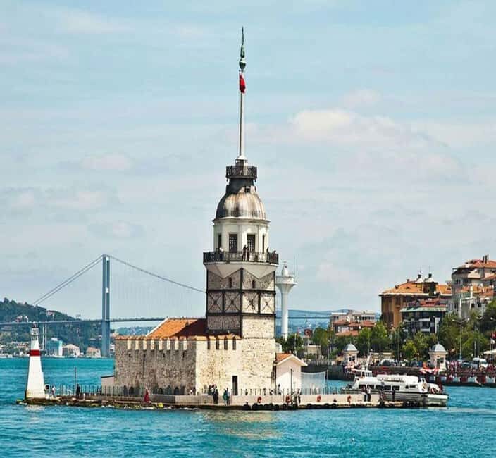 Istanbul Bosphorus Sunset Cruise Guided Tour - The Guide and Commentary