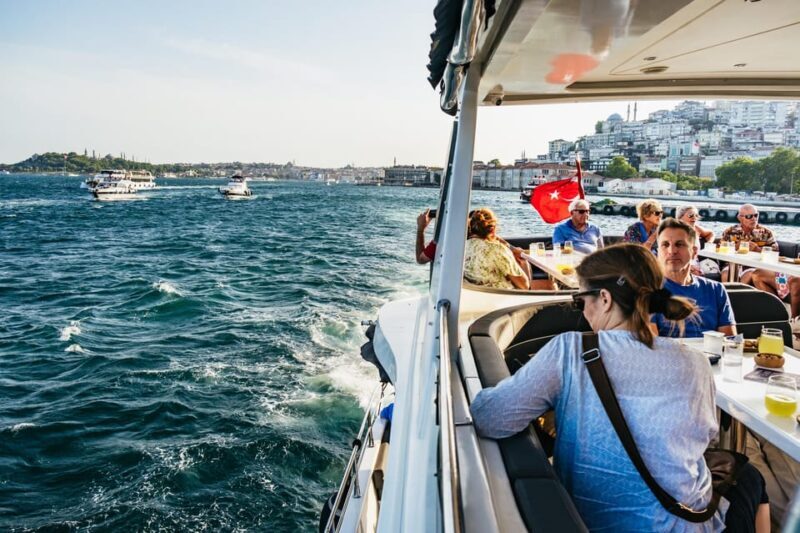 Istanbul: Bosphorus Sunset Cruise on a Luxury Yacht - Key Points