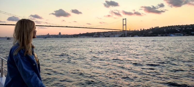 Istanbul: Bosphorus Sunset Cruise on Yacht with Live Guide - Maiden’s Tower photo stop at sunset