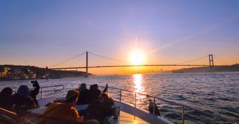 Istanbul: Bosphorus Sunset Cruise with Dinner - Key Points
