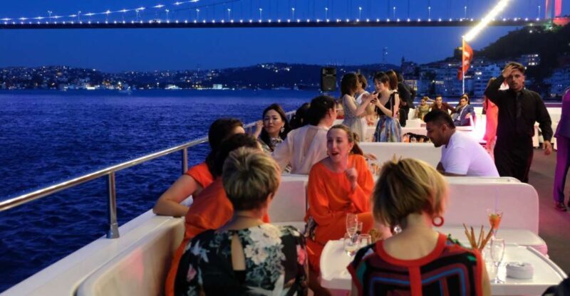 Istanbul: Bosphorus Sunset Cruise with Dinner - Who Is This Tour Best For?