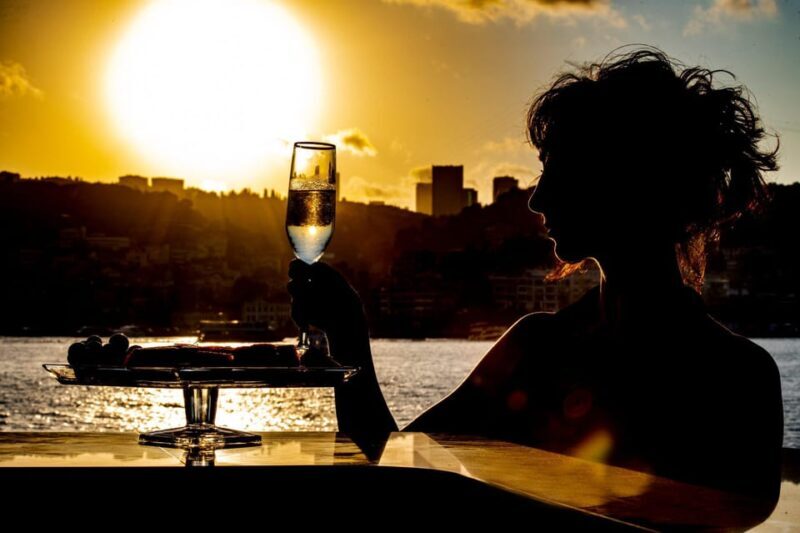 Istanbul: Bosphorus Sunset Cruise with Drinks & Snack - The Experience’s Atmosphere