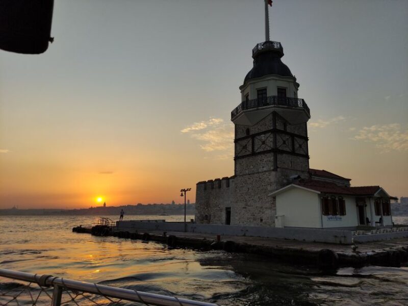 Istanbul: Bosphorus Sunset Cruise with Snacks and Wine - FAQs