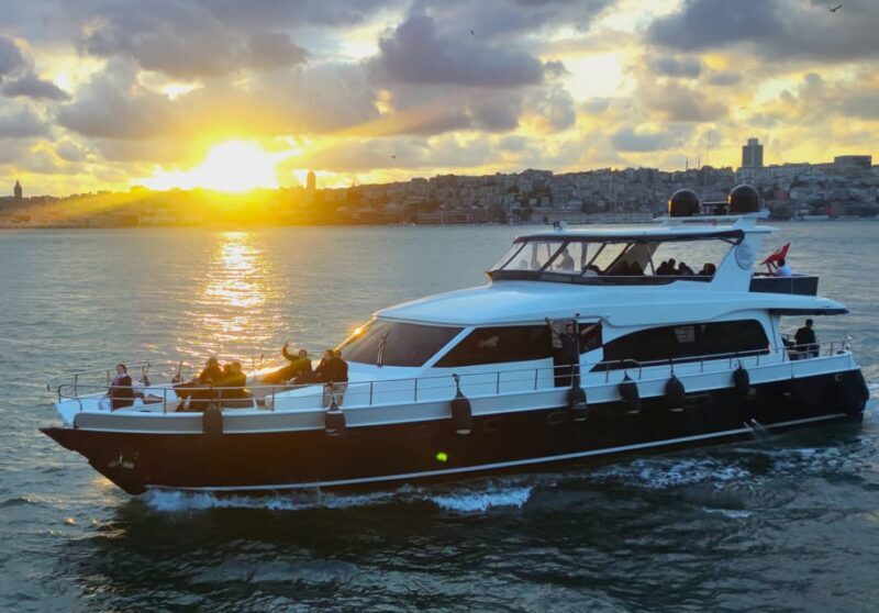 Istanbul: Bosphorus Sunset Yacht Cruise with Live Guide - Who Is This Tour Best For?
