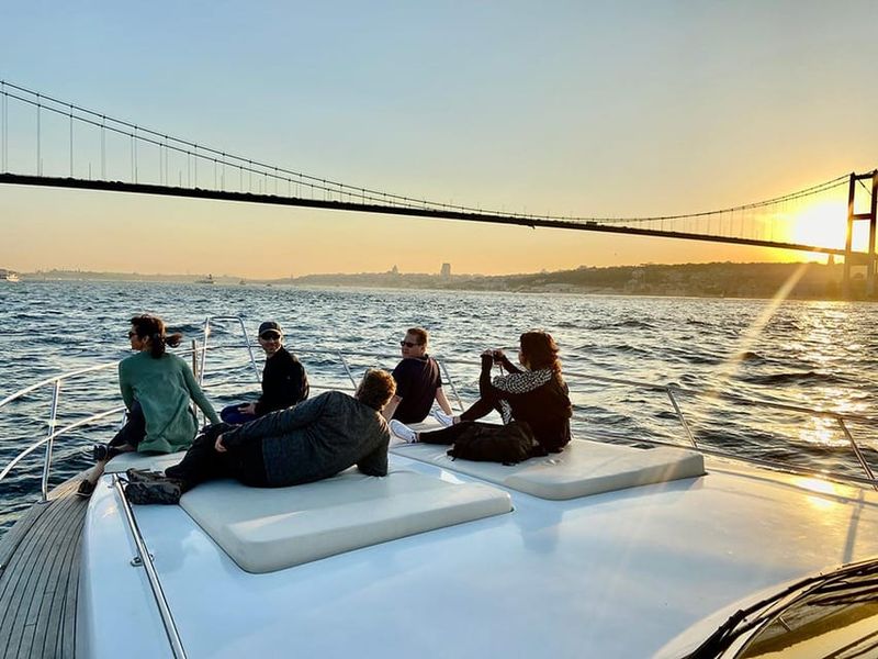 Istanbul: Bosphorus Yacht Cruise at Sunset with Snacks - Maiden’s Tower at Golden Hour: Where the Photos Actually Make Sense